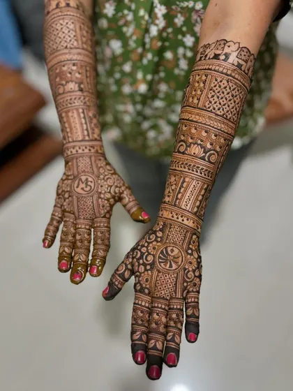 An angled view of the personalized "MS" bridal mehendi.