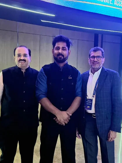 With the leadership team at the ESRI India event. Collaborating with clients to tell their story is a key part of my process.