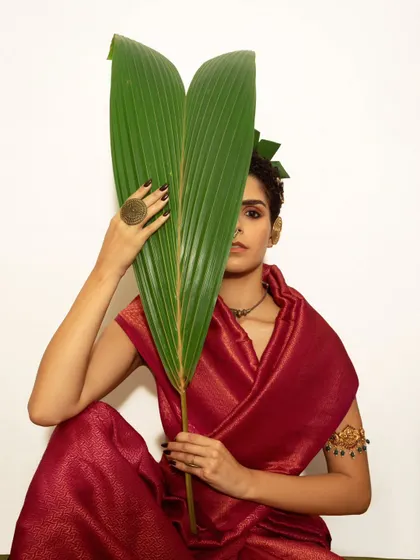 Using a large leaf as a prop to create intrigue and a sense of mystery. This kind of creative portraiture is ideal for an editorial piece in a fashion portfolio.