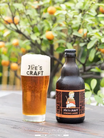 An outdoor shot of a craft beer. The natural light and green background give it a fresh, organic feel, perfect for a brand that wants to emphasize its natural ingredients.