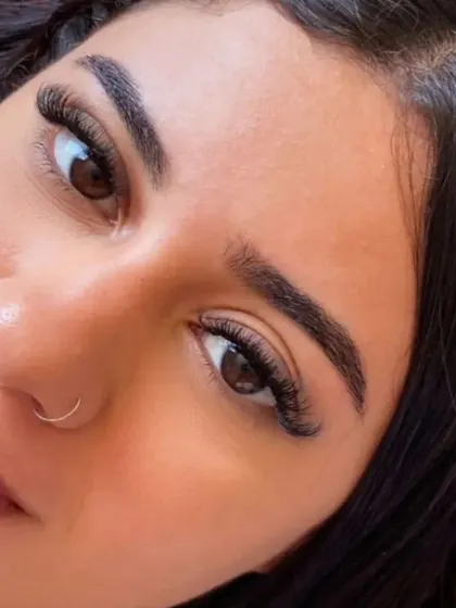 These soft volume lash extensions provide fullness without being too overpowering. The result is a fluffy, dense lash line that beautifully frames the eyes.