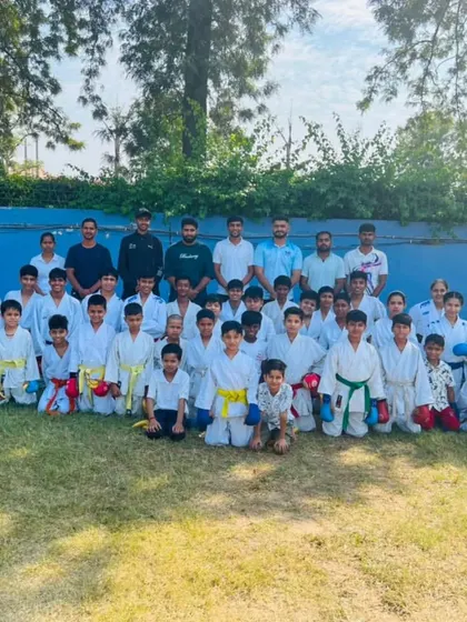 Group photo of all the students who attended the outdoor karate seminar.