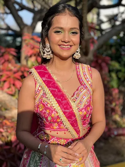 A pop of color for this Mehendi look. The bright green inner-corner eyeliner adds a playful touch to the otherwise soft and glowing makeup.