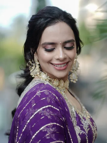 A beautiful close up of Dr. Archita's makeup. The soft shimmer on her eyes and the perfectly blended base make her glow.