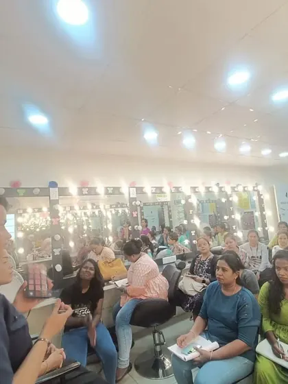 A wide shot of a packed makeup workshop. I foster a collaborative and engaging atmosphere where students can learn from me and each other.