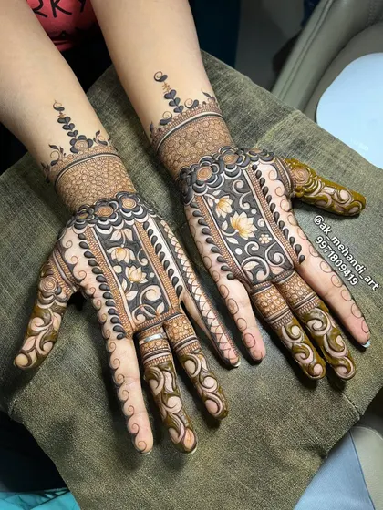 This unique Raksha Bandhan design features lotus motifs in a panel style, offering a modern twist on traditional mehndi.