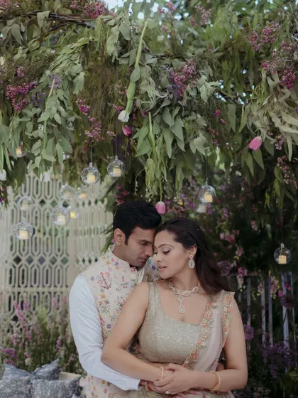 A romantic portrait from a Mehendi sundowner. We created a lush, dreamy setting with a custom floating island, macrame panels, and hanging floral installations for the couple to share a quiet moment.