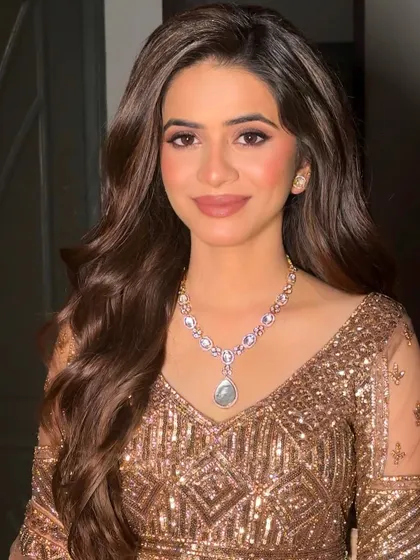 A closer look at the soft, neutral tones used for this makeup look. It's a versatile and timeless style that complements any festive outfit.