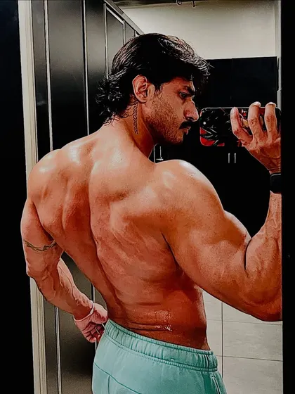 A physique update at 82 kgs. This back shot shows that it's possible to be jacked, strong, and mentally focused all at once.