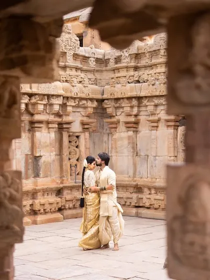 Framed by the ancient pillars of the temple, this intimate moment feels both grand and personal. It’s a beautiful blend of architectural beauty and the couple's quiet connection.