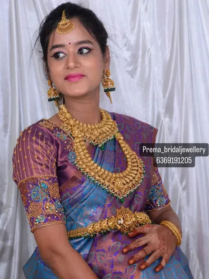 Mom-to-be Kalai looking beautiful in a grand antique finish haaram and choker for her baby shower.