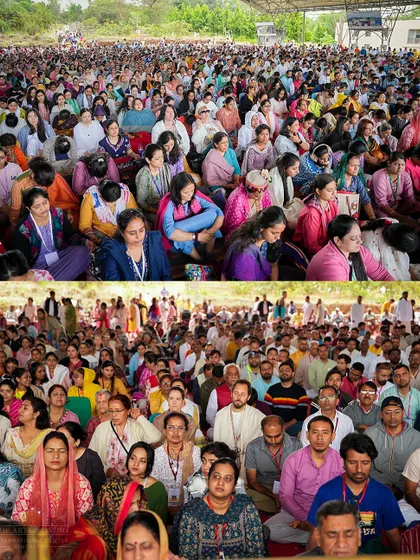 Thousands of people participate in the Rudra Puja with Gurudev. The collective chanting of ancient mantras creates a meditative and deeply spiritual experience for everyone present.