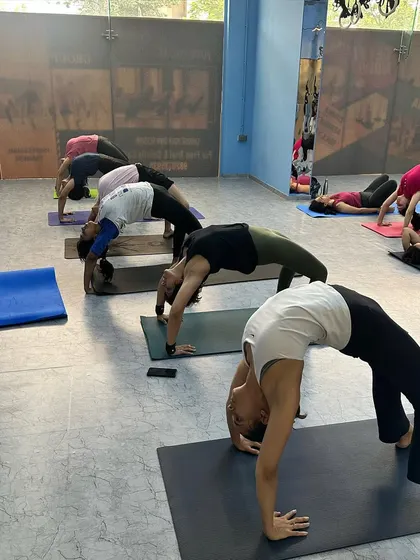 A glimpse of our advanced class at Malad West. Here, students are deep in their Chakrasana (Wheel Pose), building strength and opening their hearts.