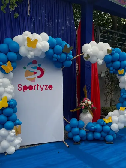 Your brand is the star of the show. We seamlessly integrate your company's identity into the decor, as seen in this custom balloon arch featuring the Sportyze logo and brand colors, creating a perfect photo opportunity for a product launch or family day.
