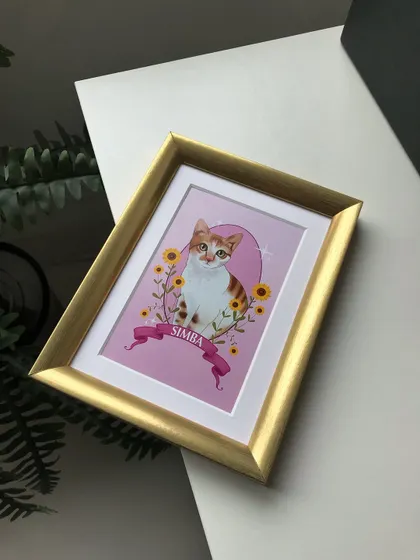 An angled shot of the framed Simba portrait. The gold frame catches the light beautifully, adding a dynamic quality to the display.