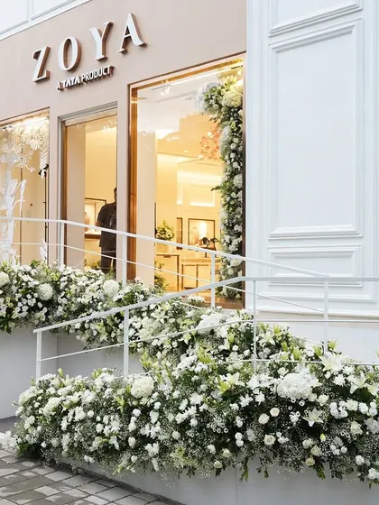 The entrance of the Zoya store in Pune, beautifully decorated with a cascade of fresh white florals for its grand launch event.