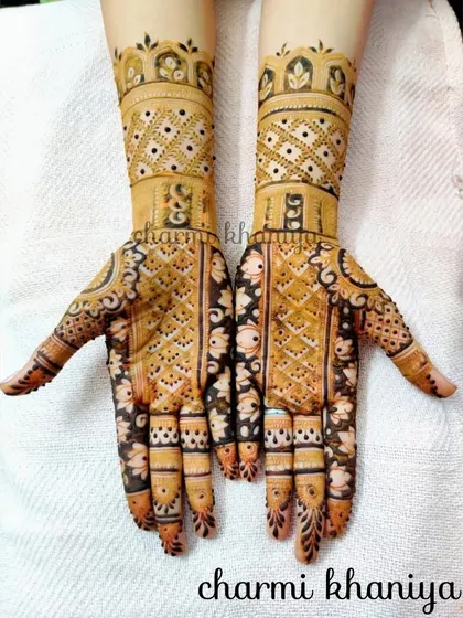 A beautiful design with lotus and floral patterns, perfect for any member of the bride tribe.
