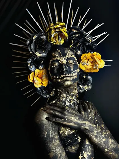 A full view of the striking black and gold creative makeup, a perfect piece for an advanced portfolio.