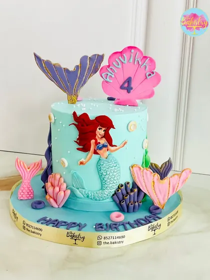 Dive into an underwater world with this mermaid cake for Anvvikka’s 4th birthday, featuring a stunning 3D fondant mermaid and delicate seashell details.
