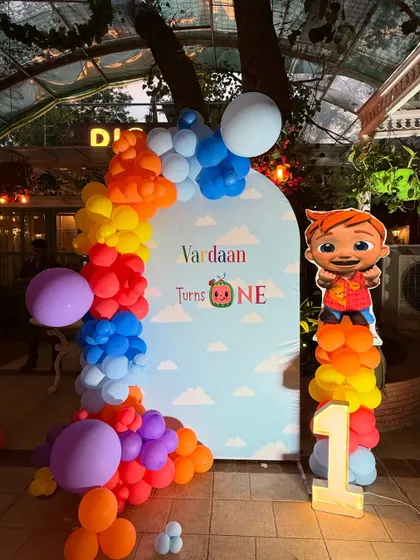 An identical shot to 54, showing the clean and cute setup for Vardaan's Cocomelon theme.