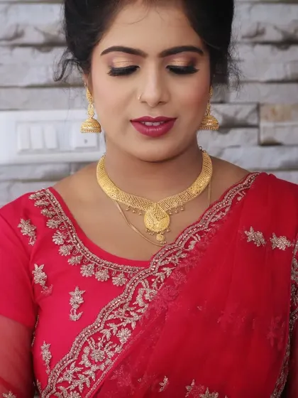 Ayesha all set for her brother's wedding. I gave her a classic party look with a soft smokey eye and a bold red lip that looks beautiful with her red outfit.