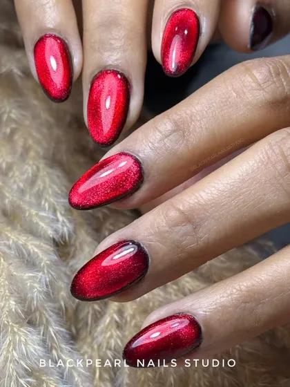 A hot trend combining two popular effects. This set features a silver cat eye base with a red jelly top coat, creating a fiery, almost metallic glow that is incredibly eye-catching.