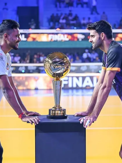 The two captains face off over the trophy before the Prime Volleyball League final. We stage these iconic pre-match moments for media and fans.