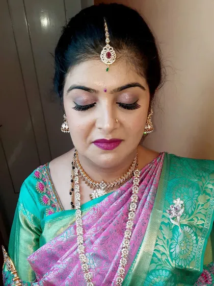 A close-up of a soft glam eye makeup look. I used shimmery rose-gold eyeshadows to make her eyes pop, paired with full lashes and a defined brow. This look is perfect for enhancing natural beauty without feeling heavy.