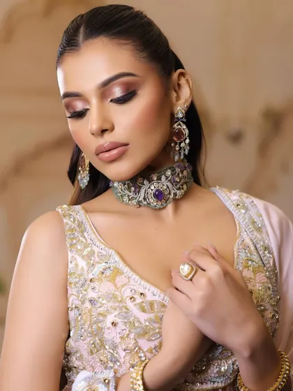 An eyes-closed shot to appreciate the subtle shimmer and the flawless base.