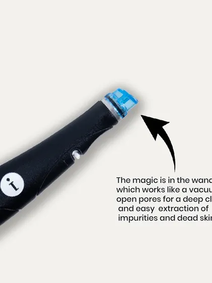 A close-up of the patented HydraFacial wand, which works like a vacuum to open pores for a deep cleanse and easy extraction of impurities.