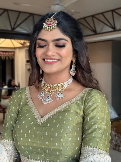 Soft smokey eyes with a hint of glitter. A beautiful look in a green and white lehenga.