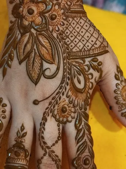 The front view of the same Arabic floral design, showing how the pattern flows beautifully from the wrist to the fingers.
