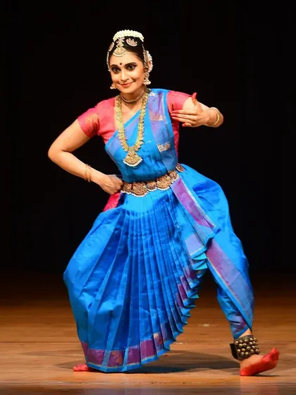 A classic and elegant pose from an endowment programme performance.
