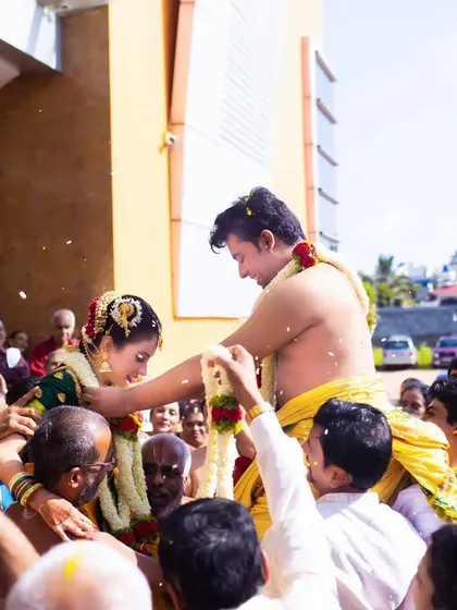 A duplicate of 185, another angle of the Jeerige Bella ritual.