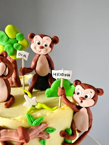 Another detail shot of the mischievous monkey toppers. You can see the playful expressions I tried to capture in each of their faces.
