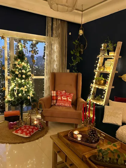 The living room, all decked out for the holidays. The red and white cushions and the candles on the coffee table complete the festive look.