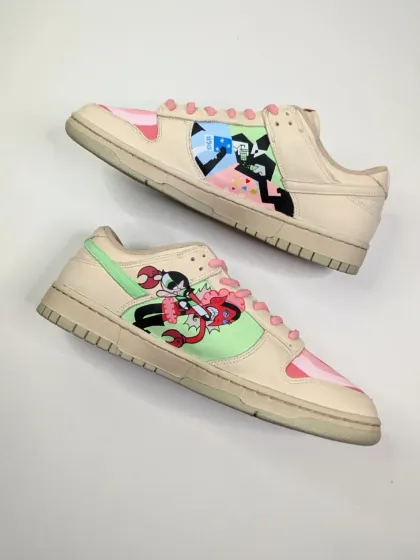 A top-down view showing the different characters on each shoe, including the Rowdyruff Boys on the inner side.