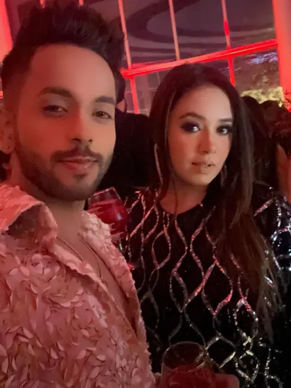 A star-studded night. A selfie from a glamorous event, because jaha moka mile content banao.