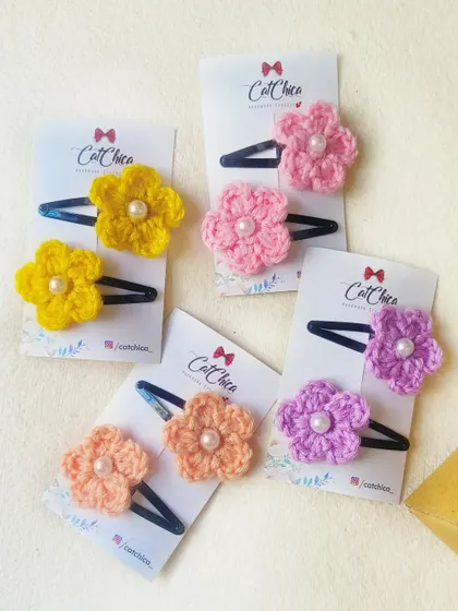 A beautiful flat lay of our petite flower clips, each with a delicate pearl in the center.