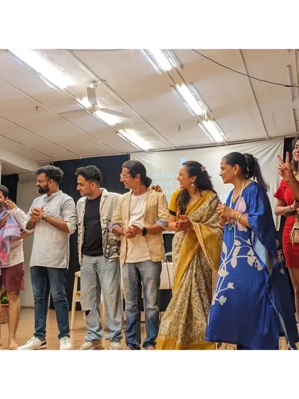 The final bow. The cast and crew of 'Sab kuch theek thak hai' celebrate a successful show, a culmination of weeks of hard work and collaboration.