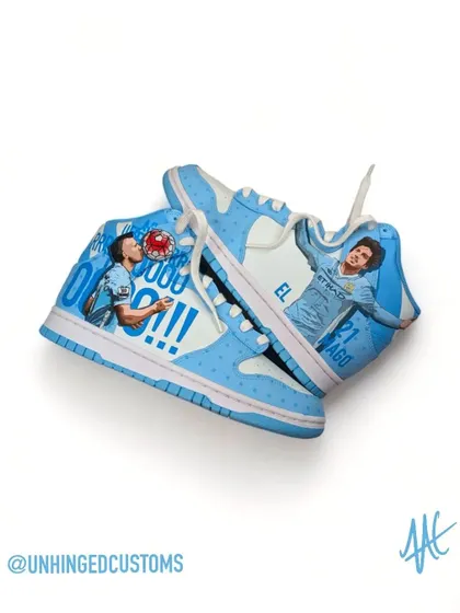 For the true Manchester City fans, this pair of custom Nike Dunks is a tribute to the club's legends. Featuring detailed portraits of OG players, this is how you wear your team pride with style.