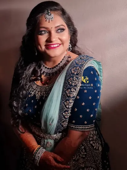 Akshatha looking absolutely joyful during her reception. Her smile lights up the room and shows off the complete glamorous makeup look.