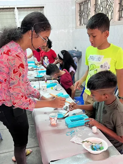 An action shot from a customized art party for a group of friends. I provide all the guidance needed for kids of all ages to create something they love.