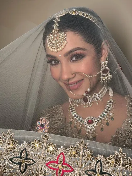A peek from behind the dupatta. This shot is all about the eyes, which are beautifully defined yet soft, and the overall glowing complexion.