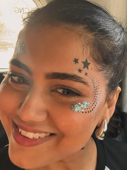 A stellar look for a concert night. This design features a cascade of stars and iridescent glitter, perfect for standing out in a crowd.