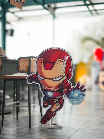 A life-sized chibi Iron Man cutout adds a fun and interactive element to the party, perfect for photo opportunities with the birthday boy and his friends.