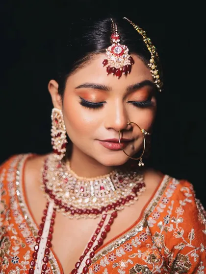 Another beautiful close-up of the eye makeup. The long, fluttery lashes and precise liner add to the drama and elegance of this Nikkah look.