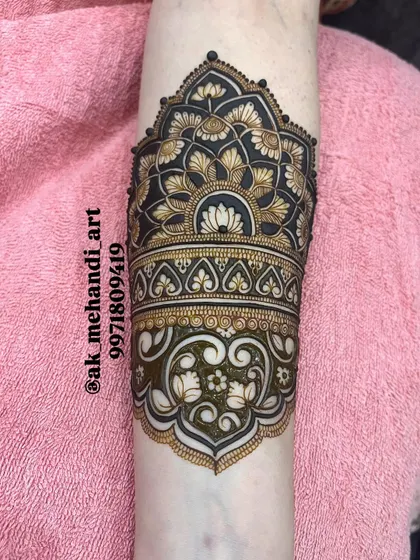 The design is now almost complete, showing the interplay between the filled background and the lighter floral motifs. This contrast is key to the 3D effect.