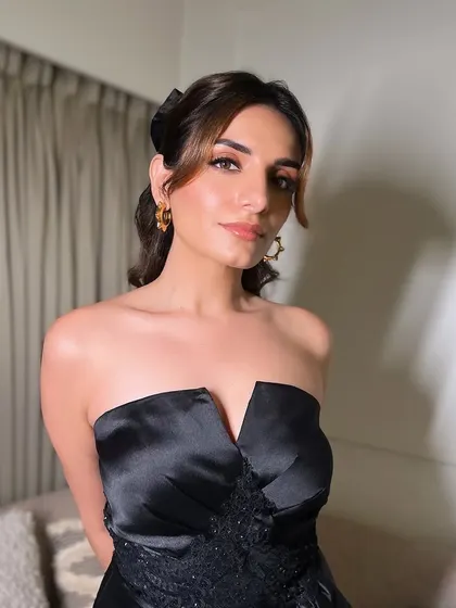 A final portrait of Prakriti, looking absolutely stunning. Her makeup is fresh, radiant, and perfectly camera-ready.
