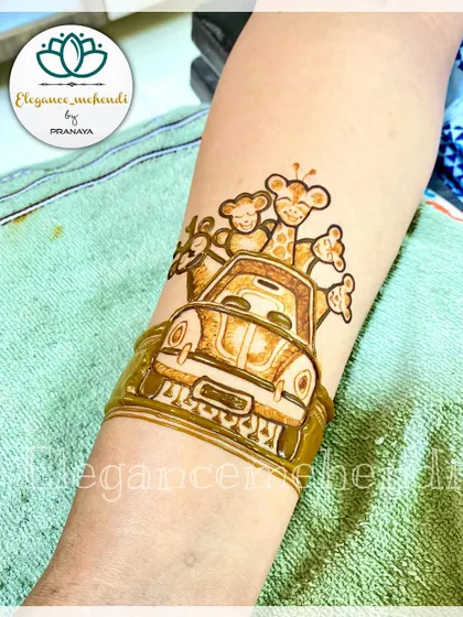 A close-up of the startup design for a baby shower mehendi. This piece features a family of giraffes and bears peeking out of a car, a truly unique and personalized touch.